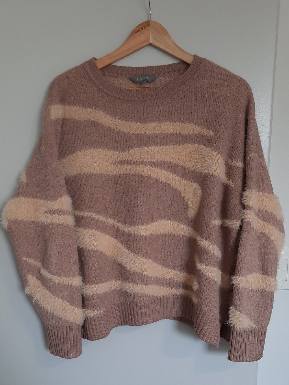 Relaxed Wave-Stripe Crewneck Sweater in Dusky Pink / Peach Cream